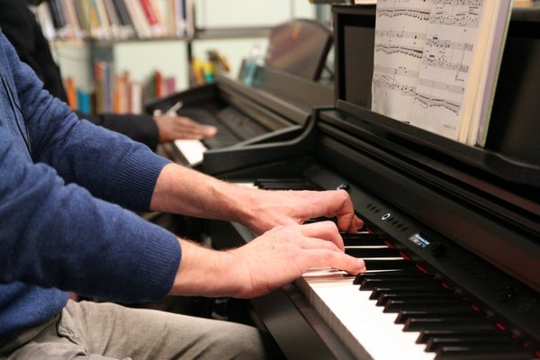 Piano dans l'espace Musique de la Bpi
