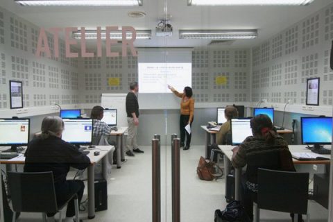 usagers participants à un atelier numérique