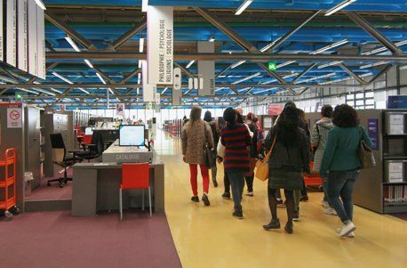 groupe visitant la Bpi