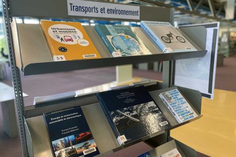 meuble de valorisation d'ouvrages au niveau 3 de la Bibliothèque