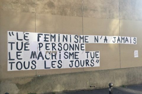 Collage mural : Le féminisme n'a jamais tué personne, le machisme tue tous les jours