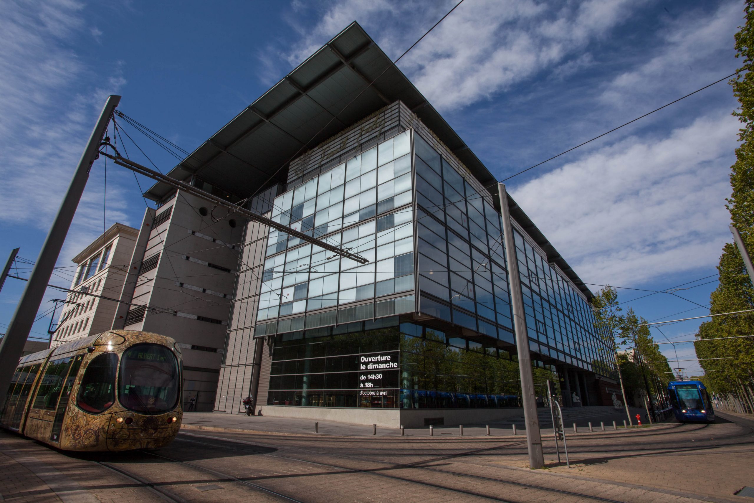 Photographie de la médiathèque centrale Emile Zola de Montpellier.