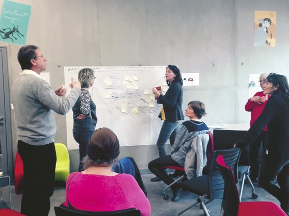 Photographie d'un atelier citoyen à la médiathèque de Nantes