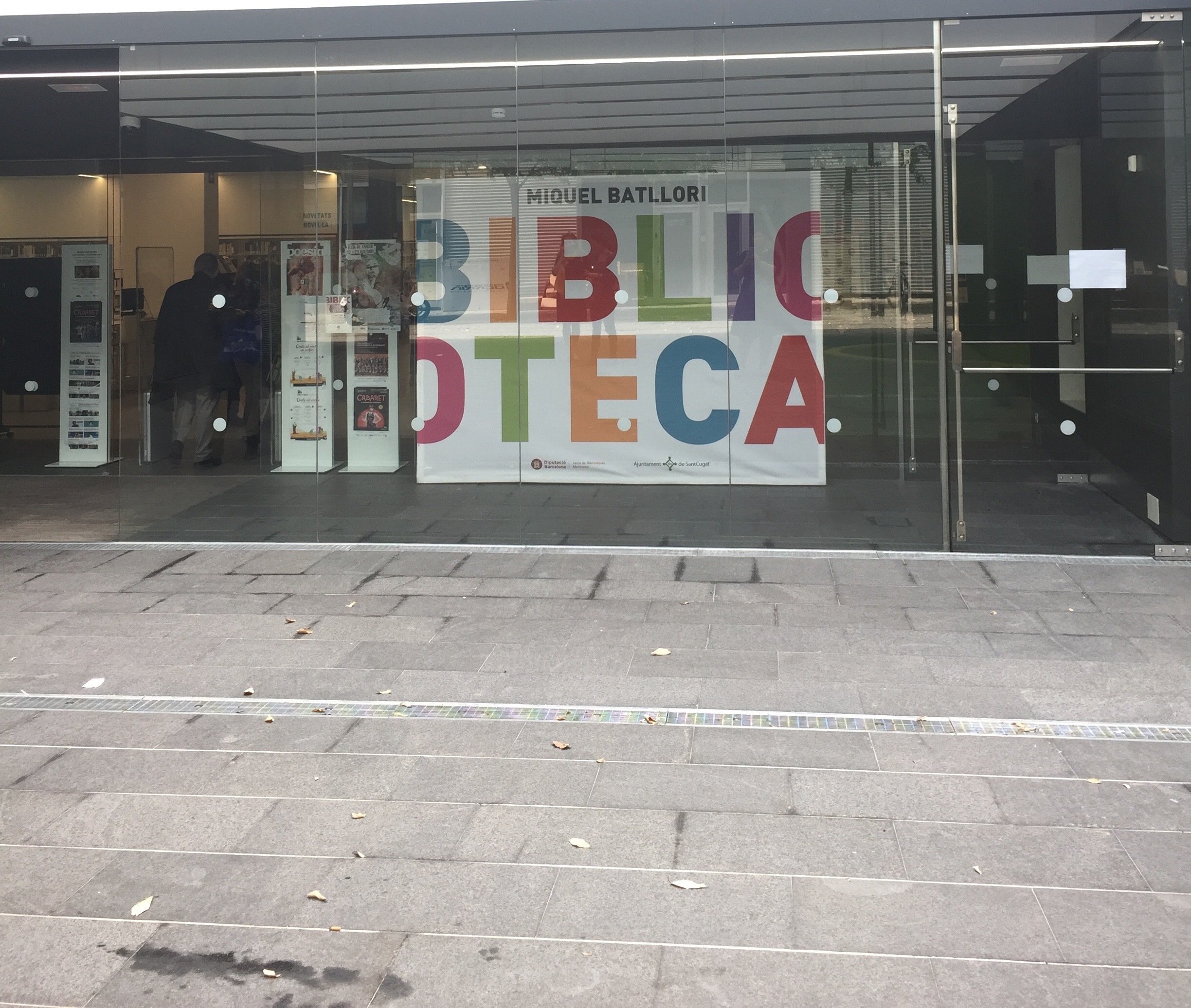 Façade de la bibliothèque Miquel Batllori