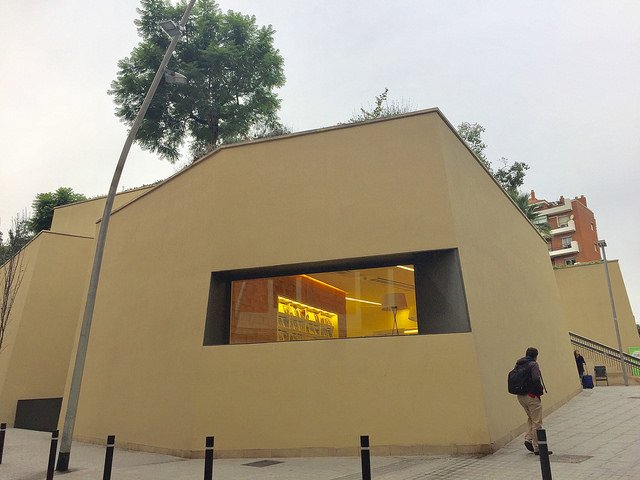 Vue extérieure de la bibliothèque de Sant Gervasi