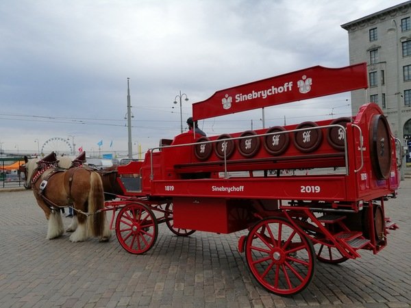 photographie d'une calèche finlandaise typique