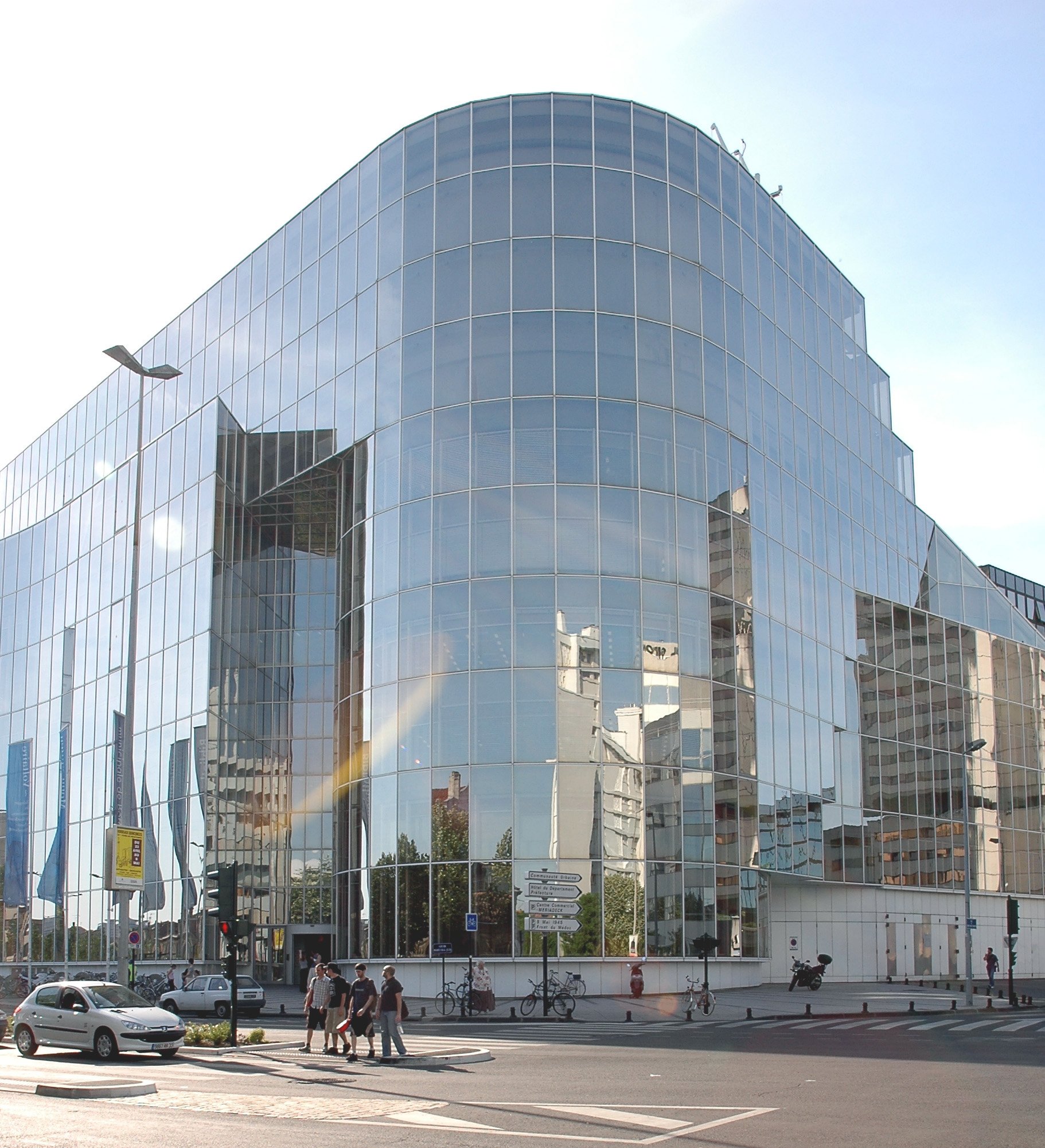 Photo de la bibliothèque Mériadeck à Bordeaux.