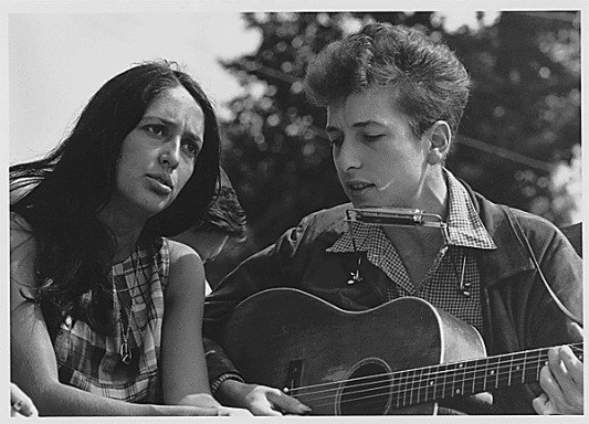 Photo de Joan Baez et Bob Dylan le 28/08/1963