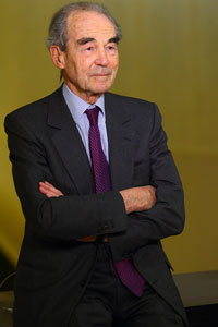 Portrait  photographique de Robert Badinter