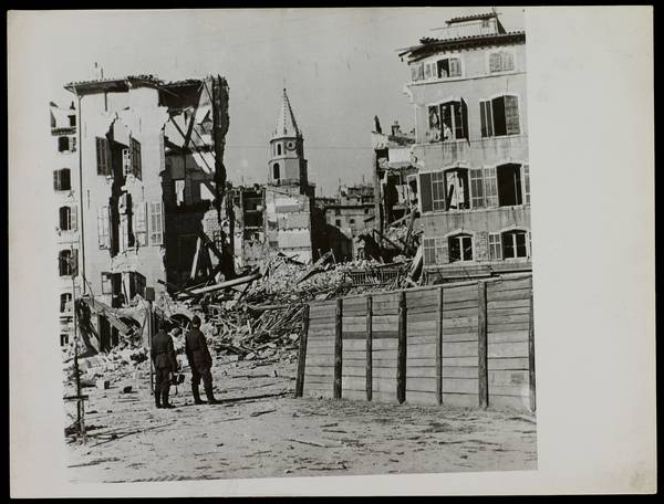 photo de la destruction des vieux quartiers de Marseille en 1943