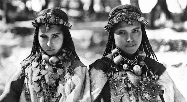 Photo de deux femmes berbères (noir et blanc)