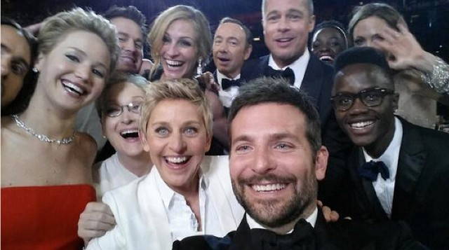 selfie de Bradley Cooper avec d'autres personnalités