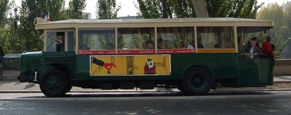 photographie d'un vieil autobus