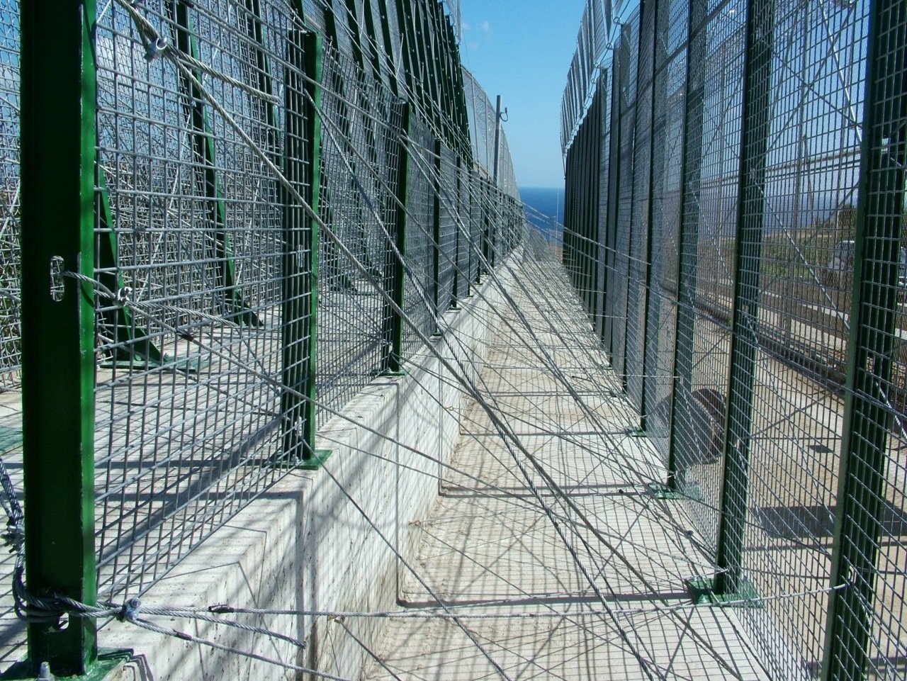 gros plan sur la barrière -frontière à Melilla