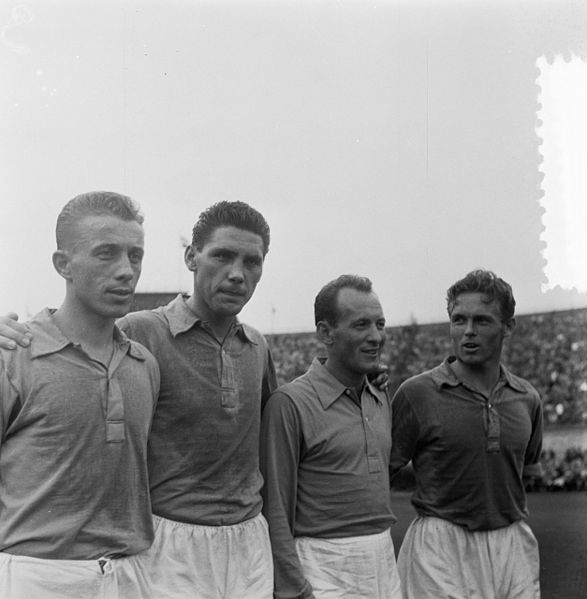 2 joueurs de football en 1953.