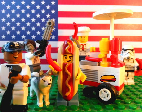 Mise en scène avec des personnages de la marque Lego, symboles américains.