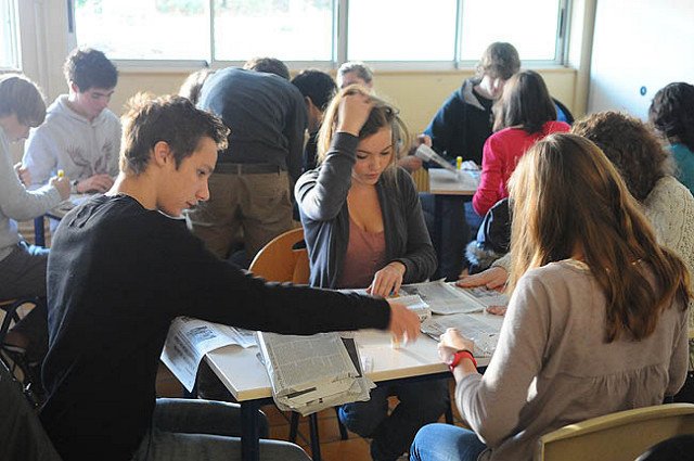 photographie d'une classe au travail