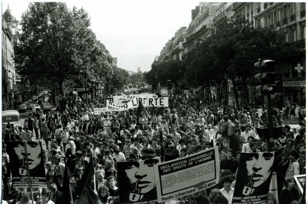 Une foule de manifestants